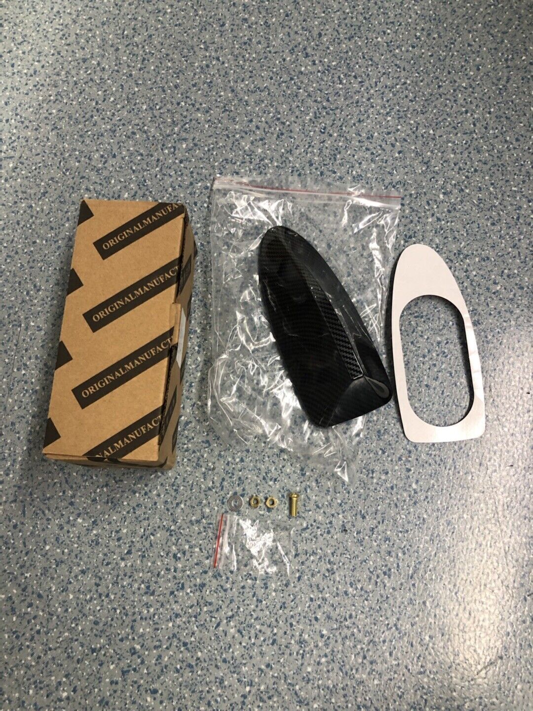Carbon-Fiber Shark Fin Roof Antenna Car AUTO Aerial FM/AM Radio Signal Universal