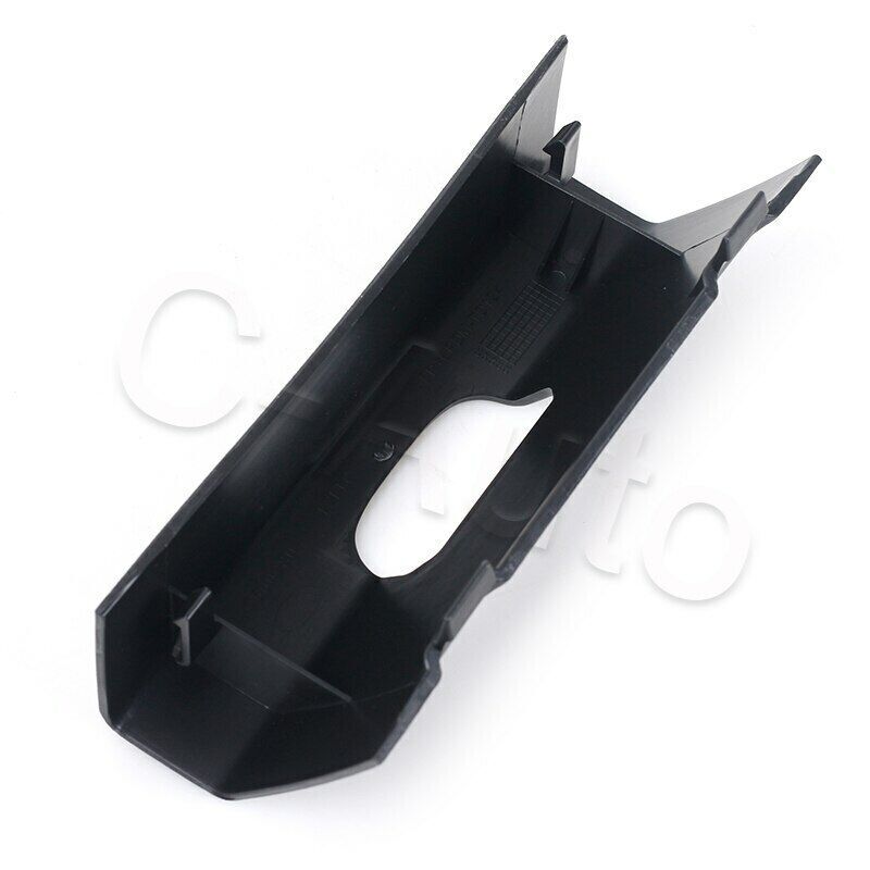 The front bumper tow hook cover is suitable for Range Rover L322 models from 2006 to 2009. Q