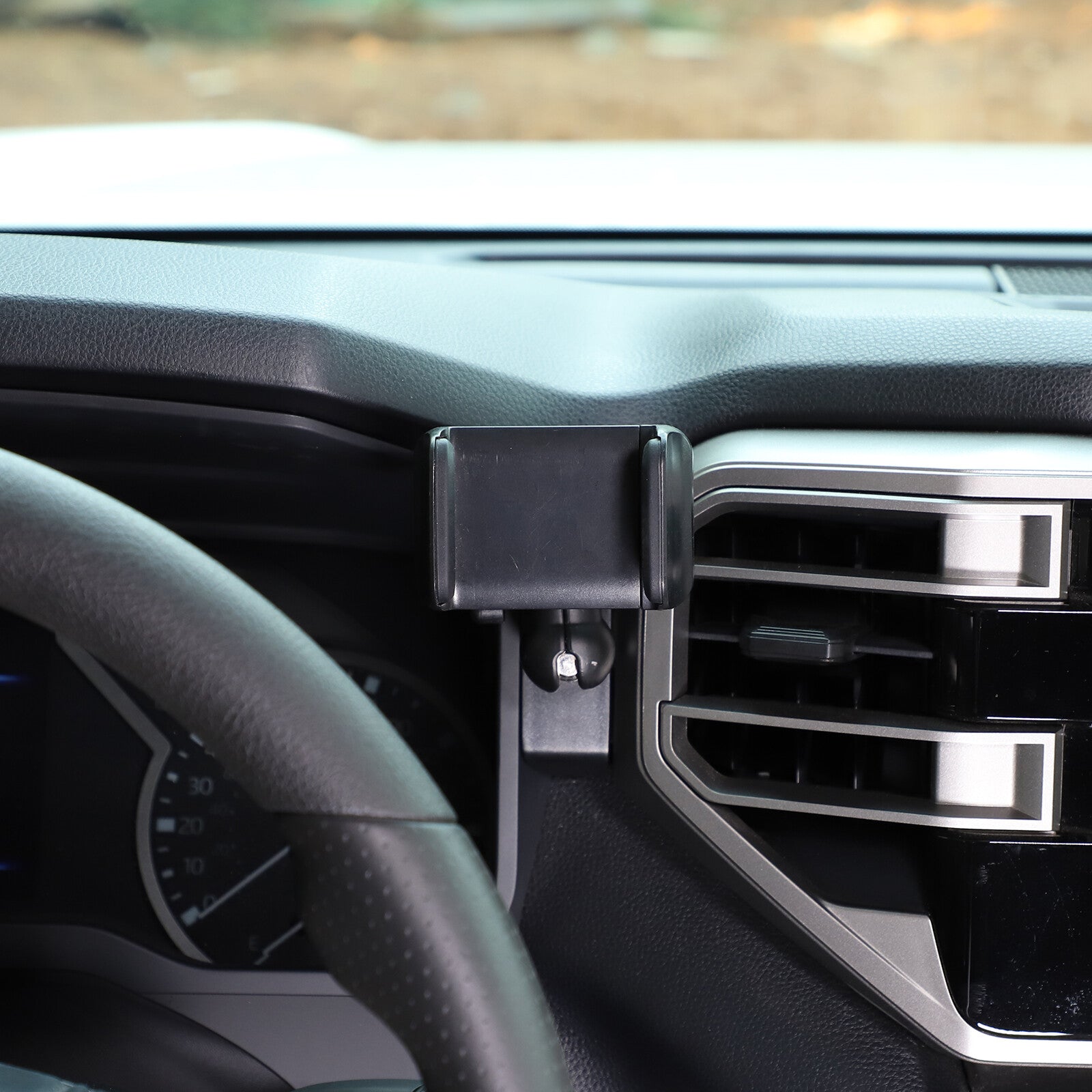 Navigation screen mounting bracket/phone holder suitable for Tendera 2022 2023- n