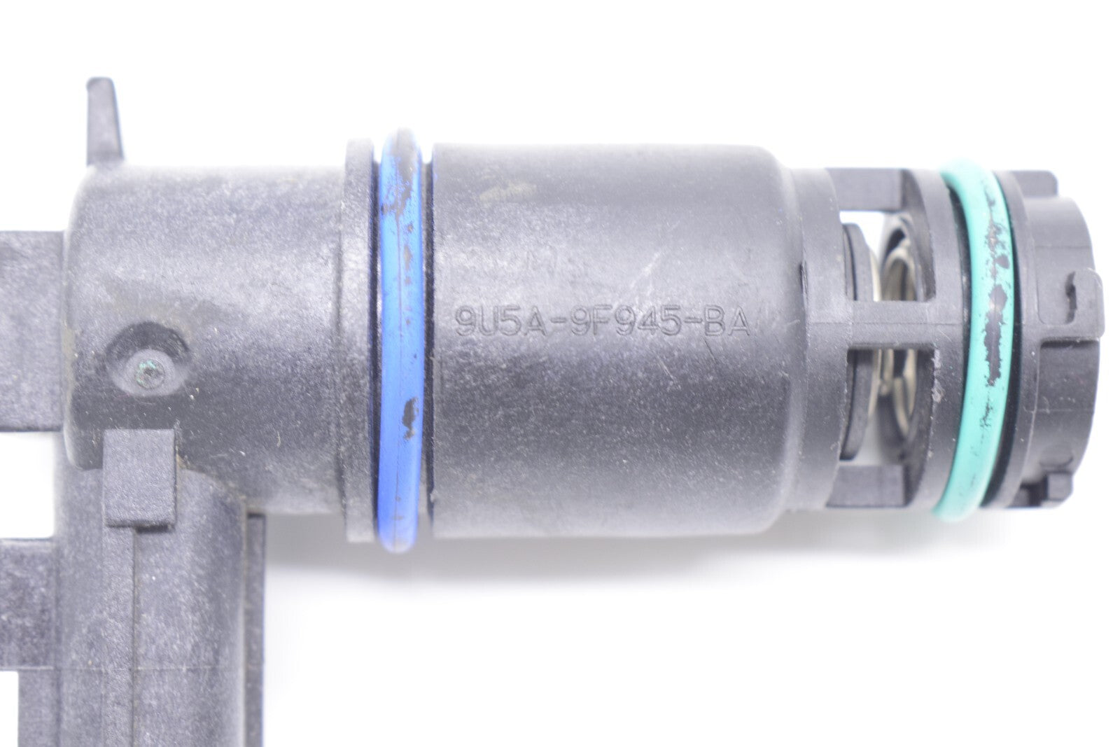 Fuel vapor ventilation and purification solenoid valve suitable for 2009-2017 E-150 E-250 9U5A-9F945-BA- n