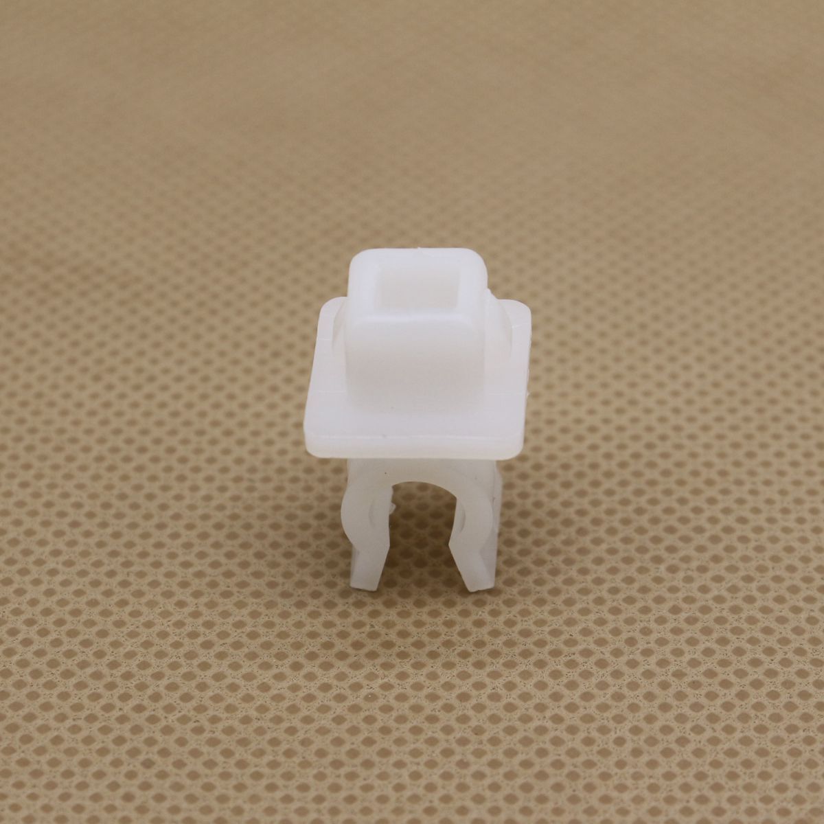 Suitable for Mitsubishi Pajero Shogun MK1 MK2 V31 V32 V33 range hood support rod clamp MA155254