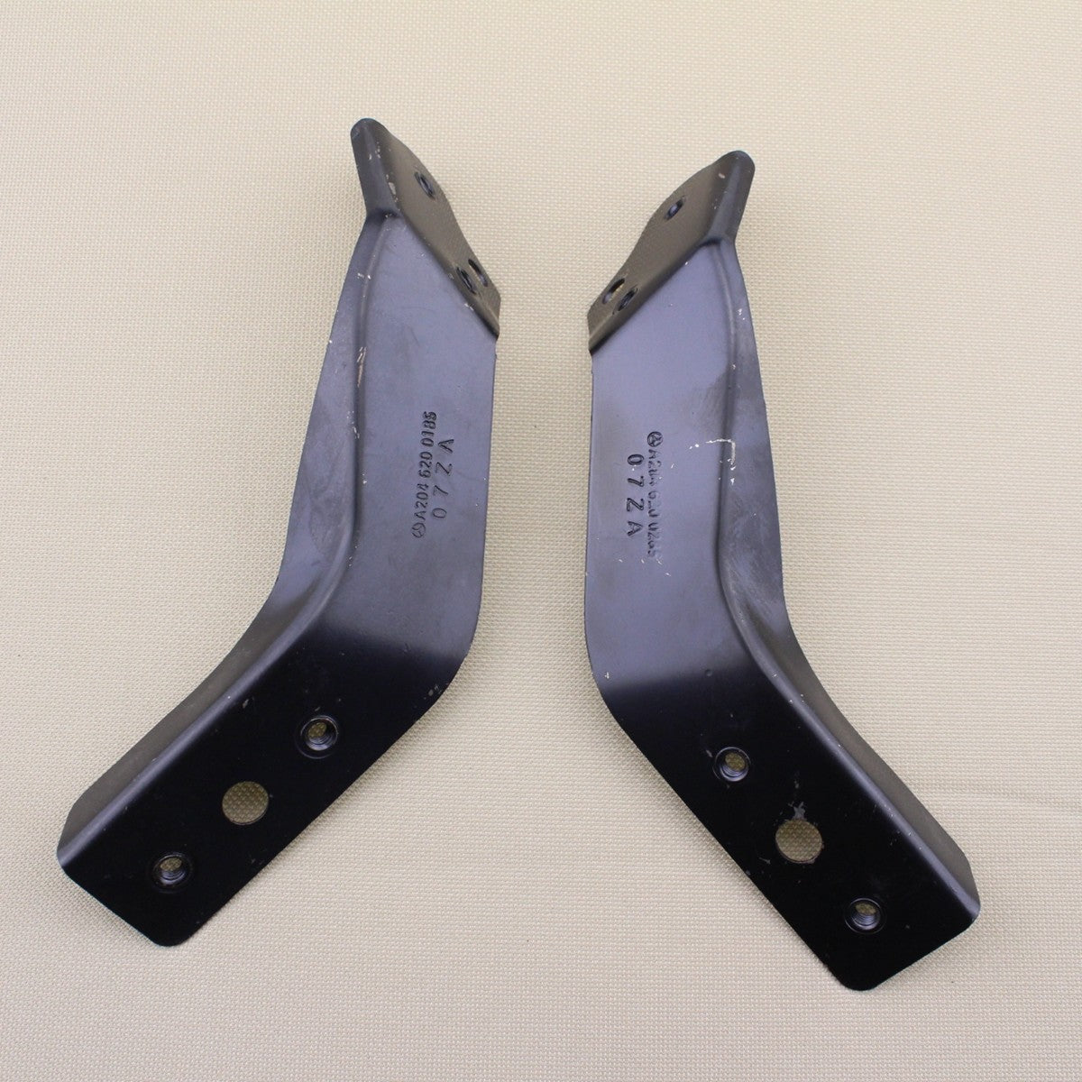 New 2Pcs fits for Mercedes W204 C300 C350 GLK350 (L+R) Front Bumper Support Bracket