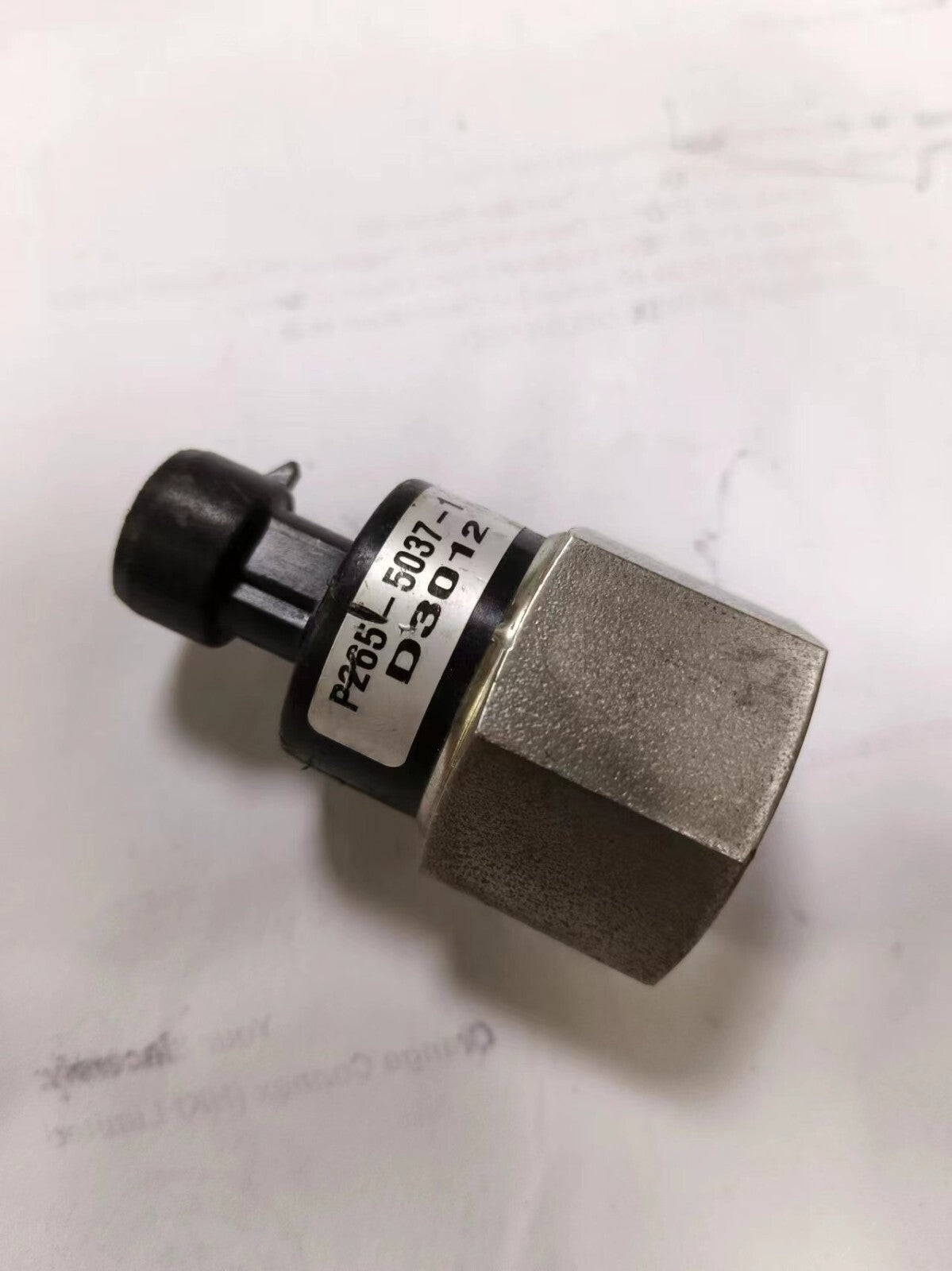 OIL PRESSURE TRANSCENDER P265-5037-1 Q