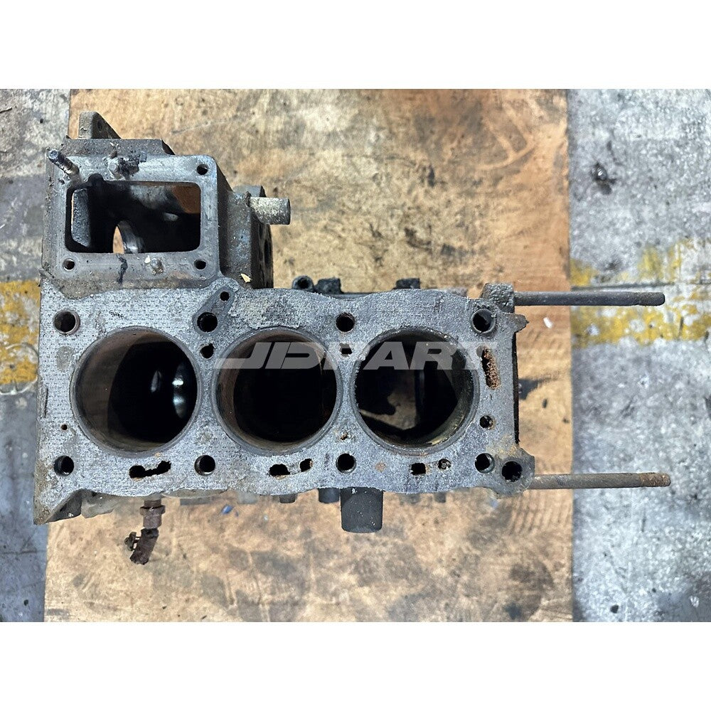 3KC1 cylinder block is a spare part for Isuzu engines.