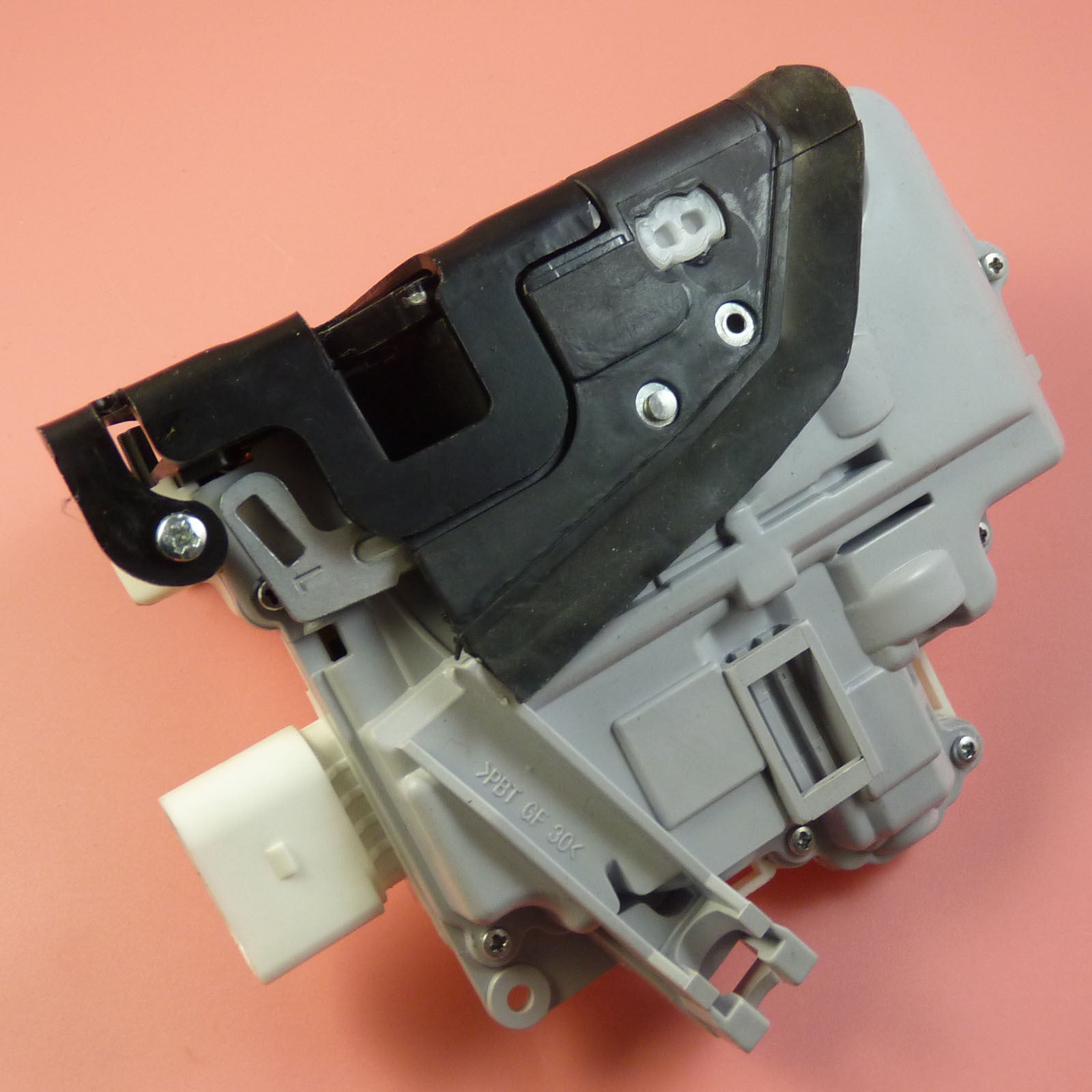 New front left door latch for Passat B6 3C 2006 - 2011 Touareg for Audi A4 TT- v