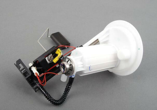 Fuel filter assembly with fuel level delivery unit suitable for E60, E63, E64, 525i, 530i- n