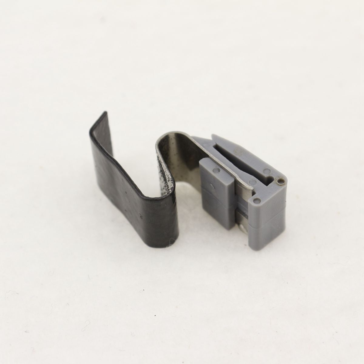 New Fuel Door Spring Clip MR970563 for Mitsubishi Lancer Outlander Montero