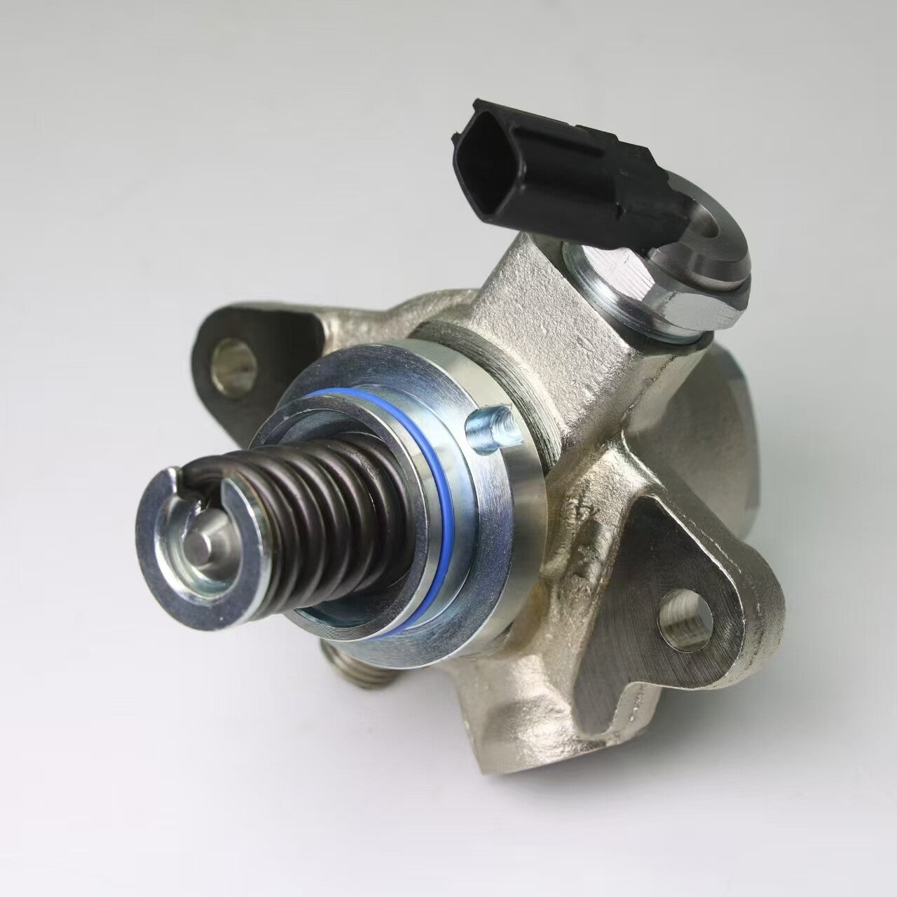 The new high-pressure fuel pump is suitable for Nissan Titan Armada, for Infiniti M56, QX56, and Q7.