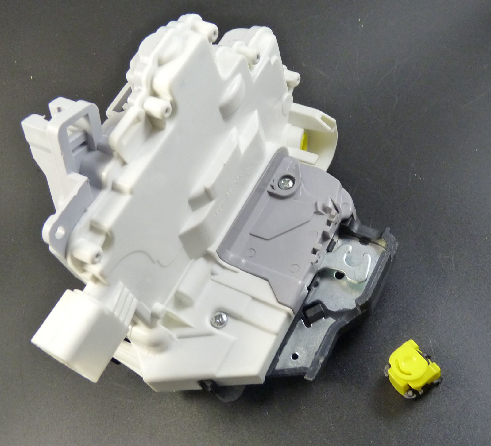 4F1837015 Front Left Door Lock Latch Actuator for Audi A3, A6, S6, C6, for A8 , R8