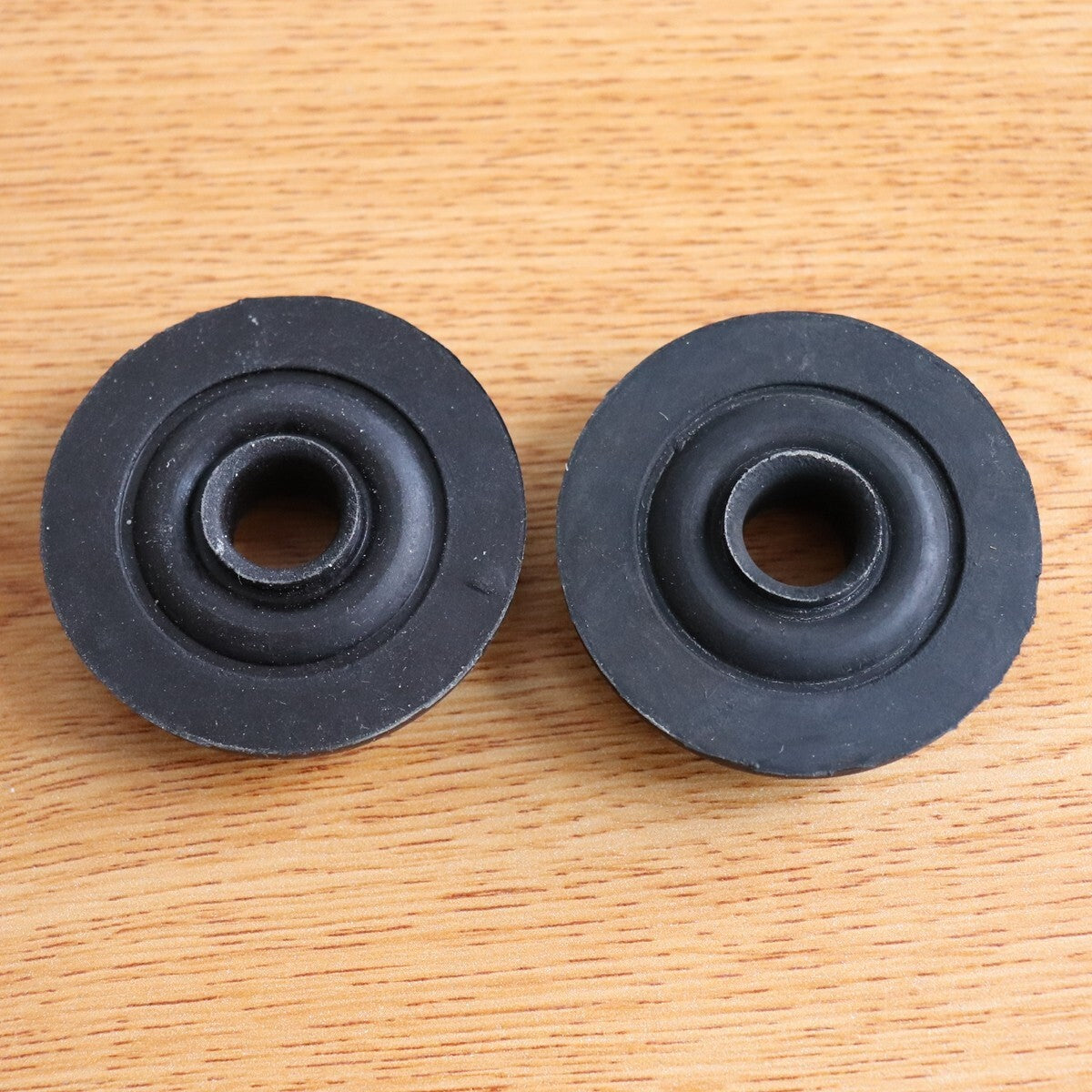 2 PCS Upper Radiator Mount Bushing Fits for Nissan for Infiniti 21506-4M400 ,21506-6M100