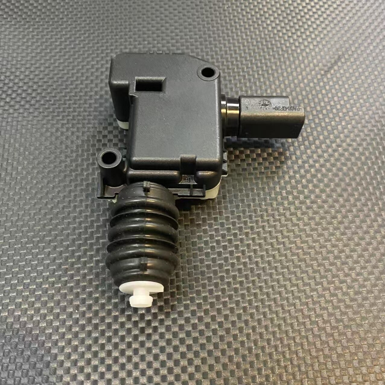 The electric tailgate lock motor is compatible with for Smart Fortwo 451 (09-14) Q