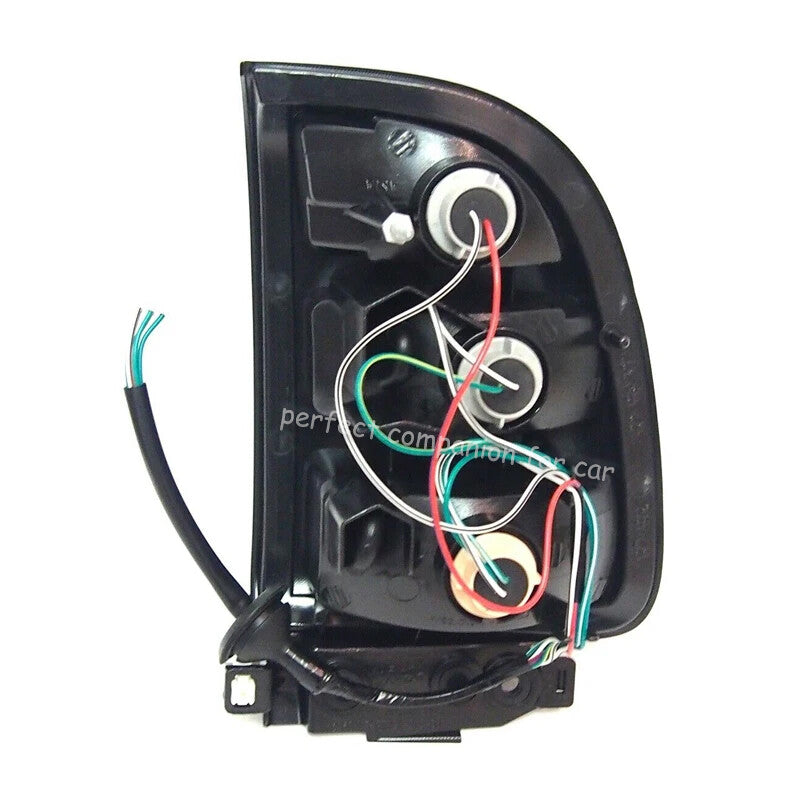 Applicable to for Toyota RAV4 (1998-2000): Right taillight, rear turn signal, and brake light.