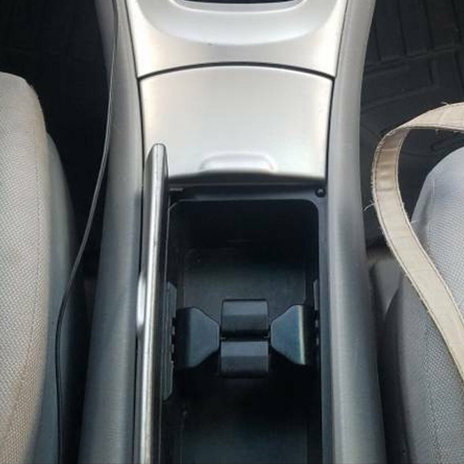 Suitable for 2002-2007 for Toyota Highlander, black center console cup holder insert divider. Q