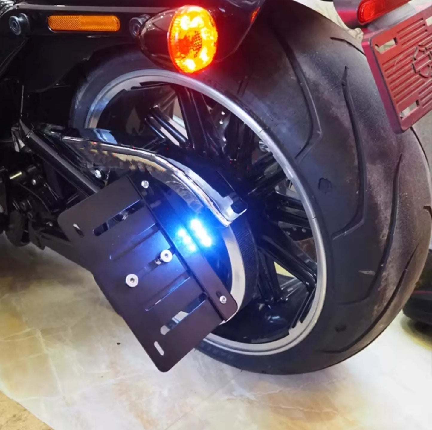 Black license plate holder for Harley Softail Breakout Fatboy 2018-up- n