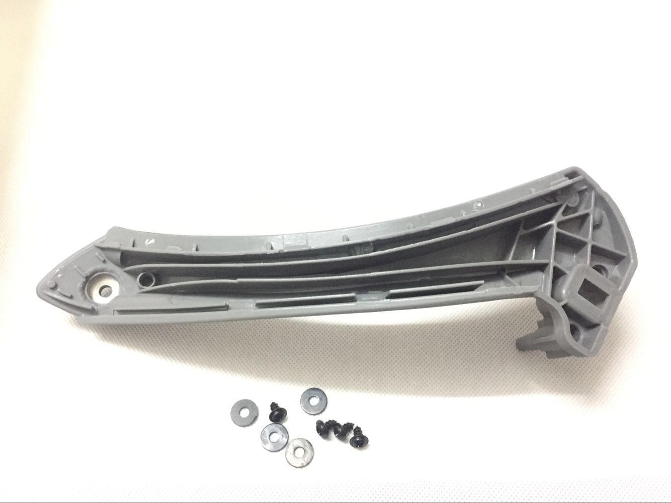 The gray inner door panel handle pull tab cover on the left side is suitable for E90 328i- n