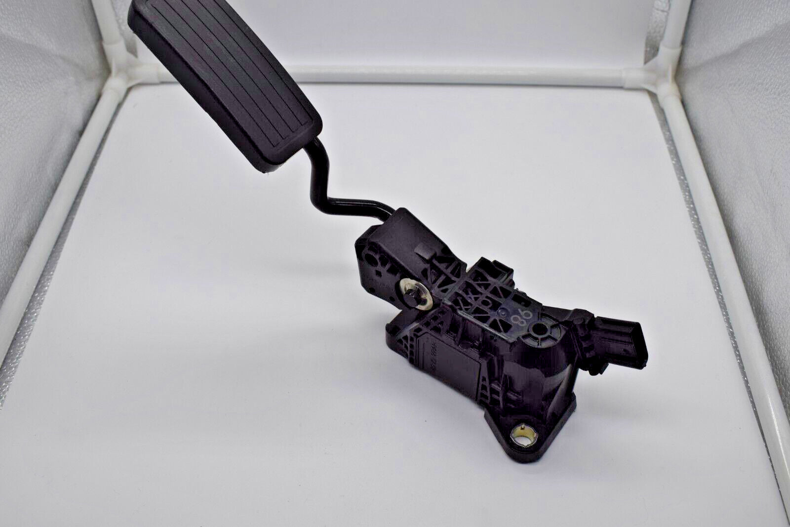 NEW for Honda CR-V 2013 Diesel Gaspedal 2700000400 AME15793 Q