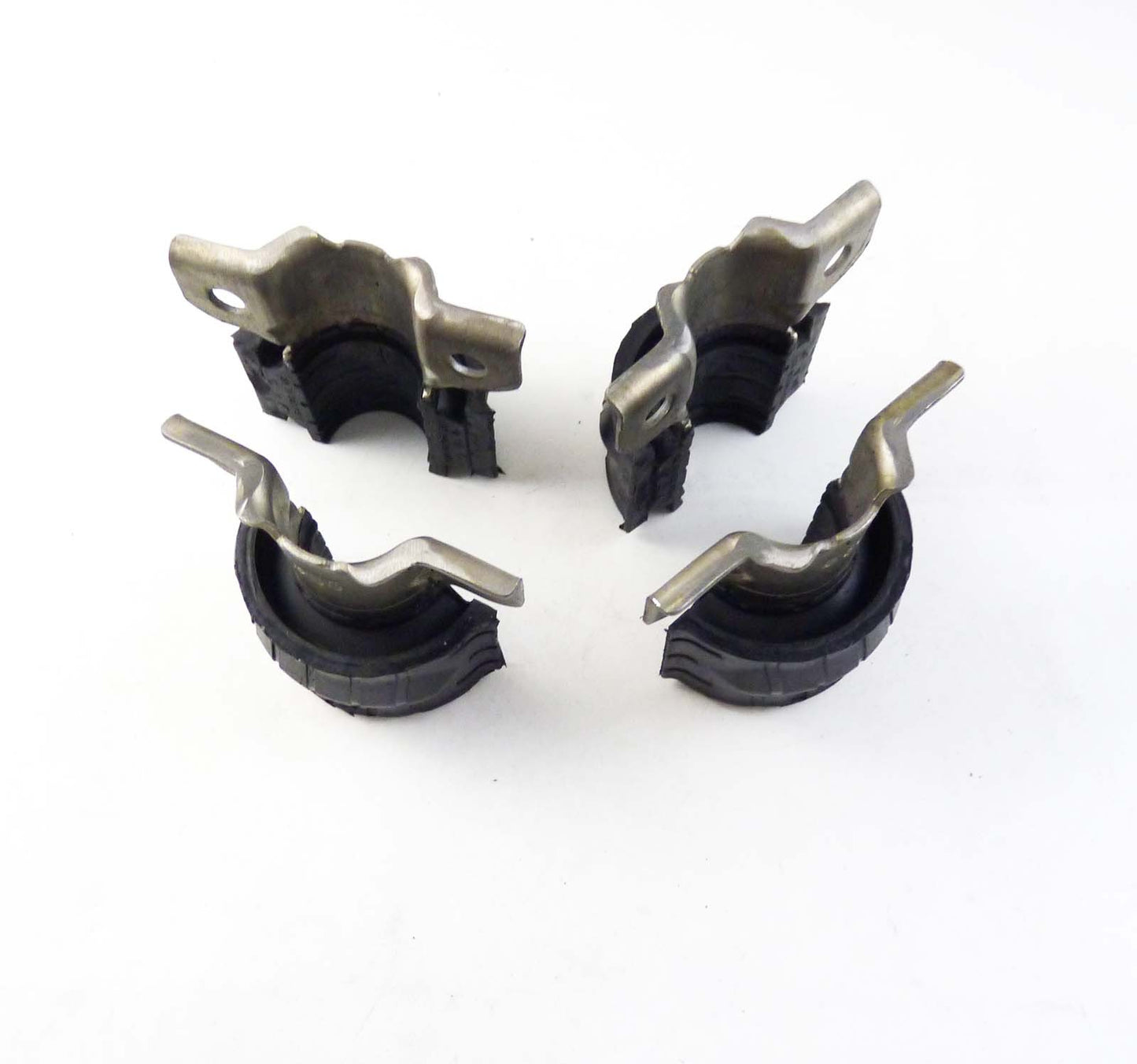 4-piece set front sway rod bushing bracket for GL550 ML500 ML350 1643231185- v