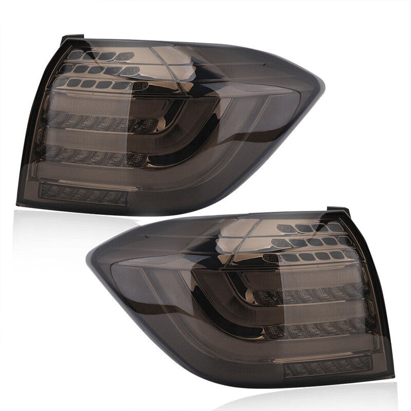Left and right LED taillights and rear brake lights are suitable for Toyota Highlander 2011-2013 smoked models.
