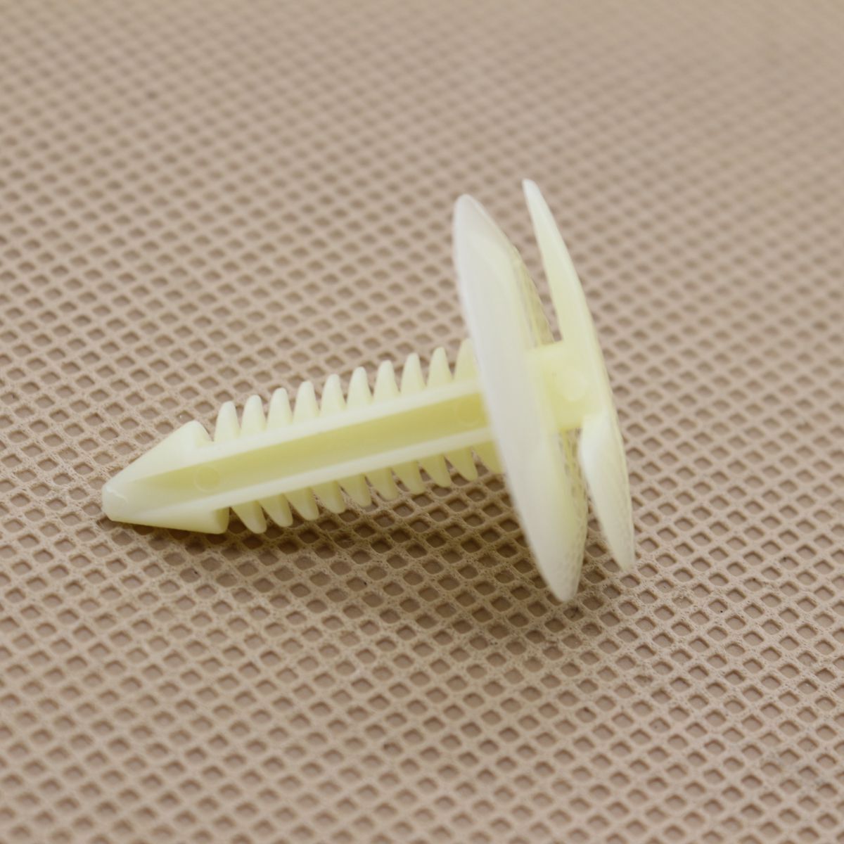 10Pcs Door  Trim Panel Retainers Clips For GM 20451401