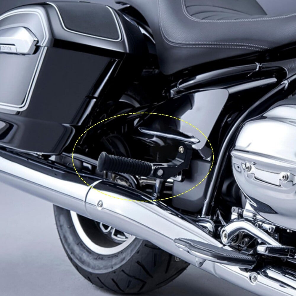 Motorcycle rear footrest with black spikes, foot pedal, passenger foot spike mounting suitable for R18- n